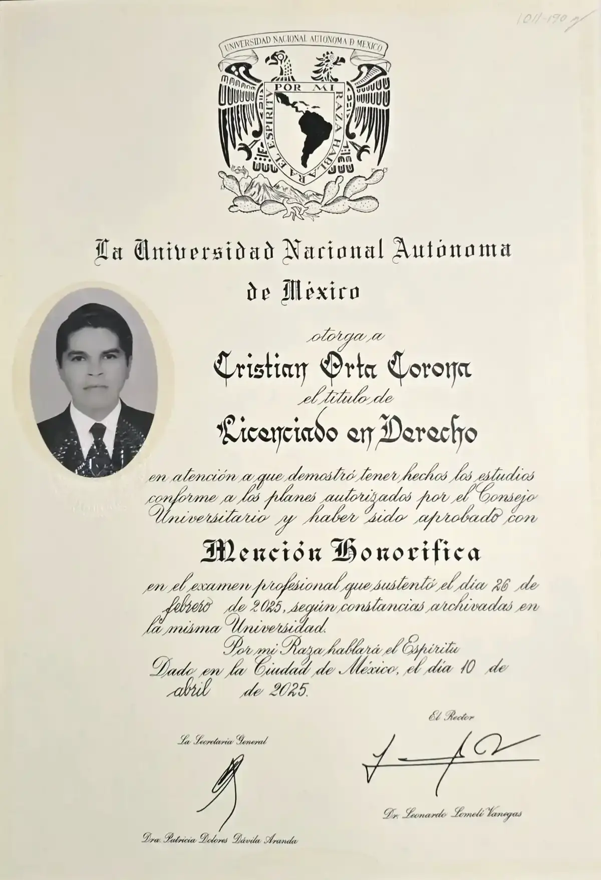 Official UNAM degree certificate with honors for intellectual property lawyer Cristian Orta Corona