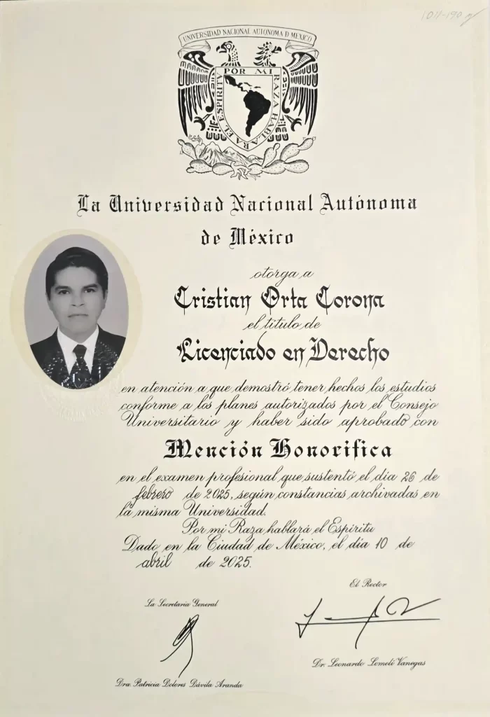 Official UNAM university degree certificate for intellectual property lawyer Cristian Orta Corona with honors mention